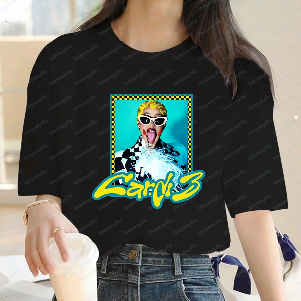 Summer Clothing Reviews - Rapçi Cardi B'nin erkek giyimine ilişkin